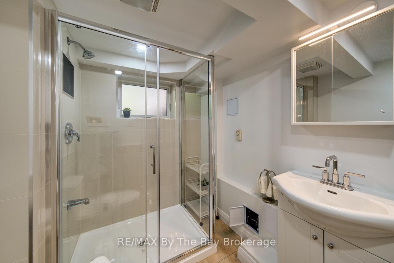 33 17th Street photo 18