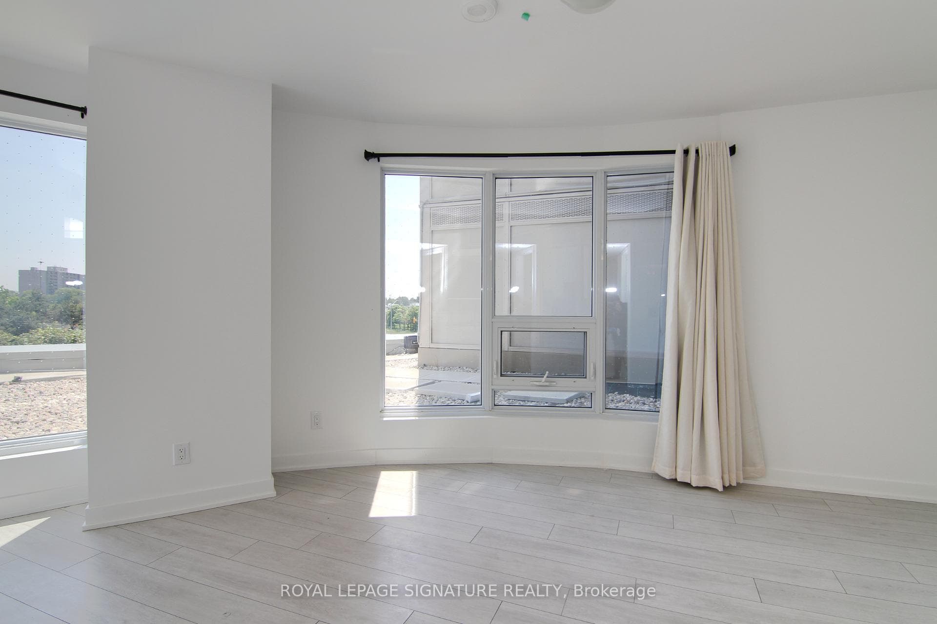 2033 Kennedy Road Unit 322 photo 7