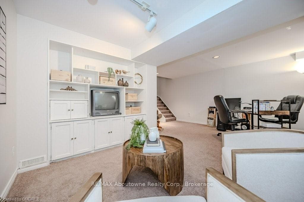 1274 BARBERRY N/A photo 22