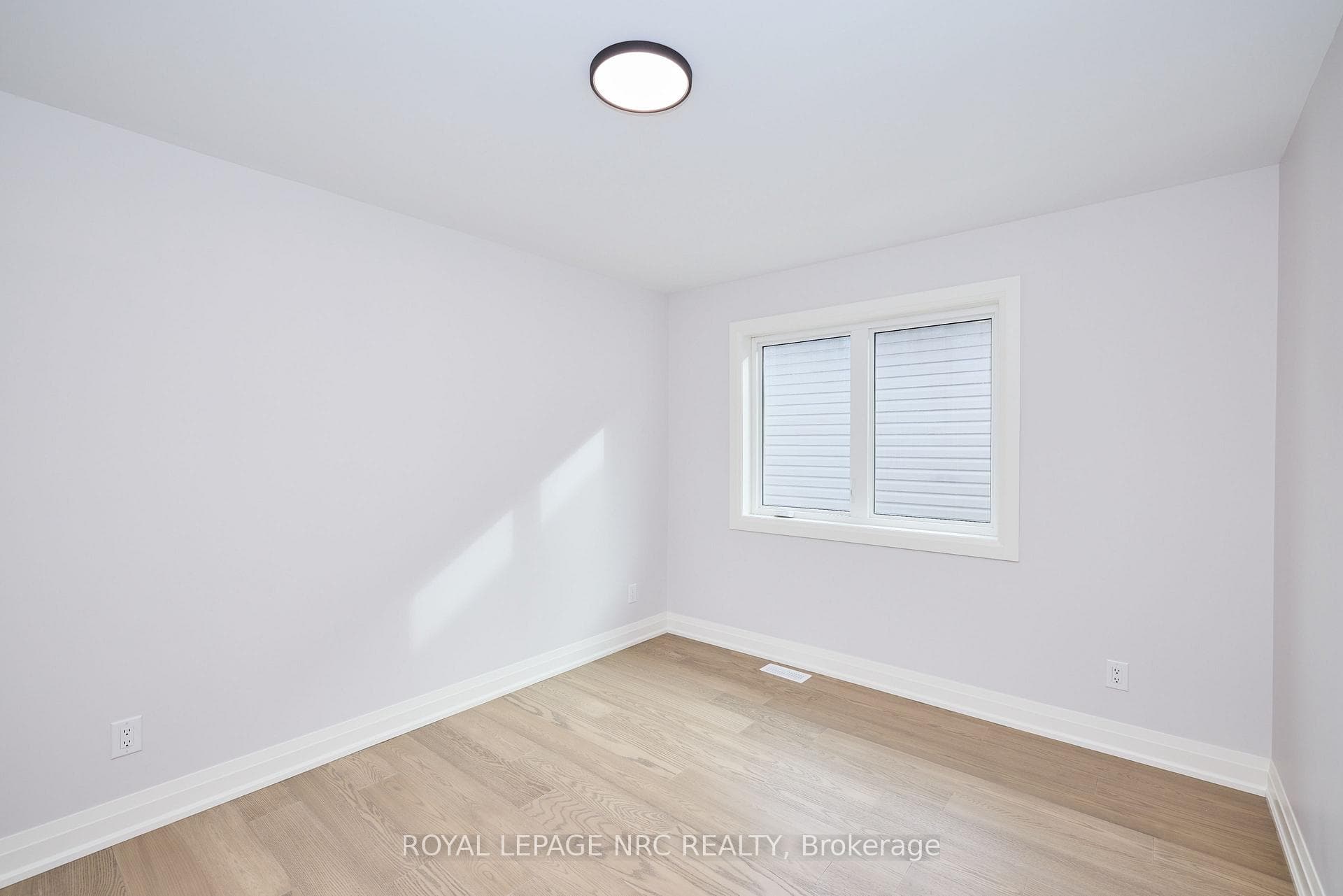 155 Hodgkins Avenue photo 32