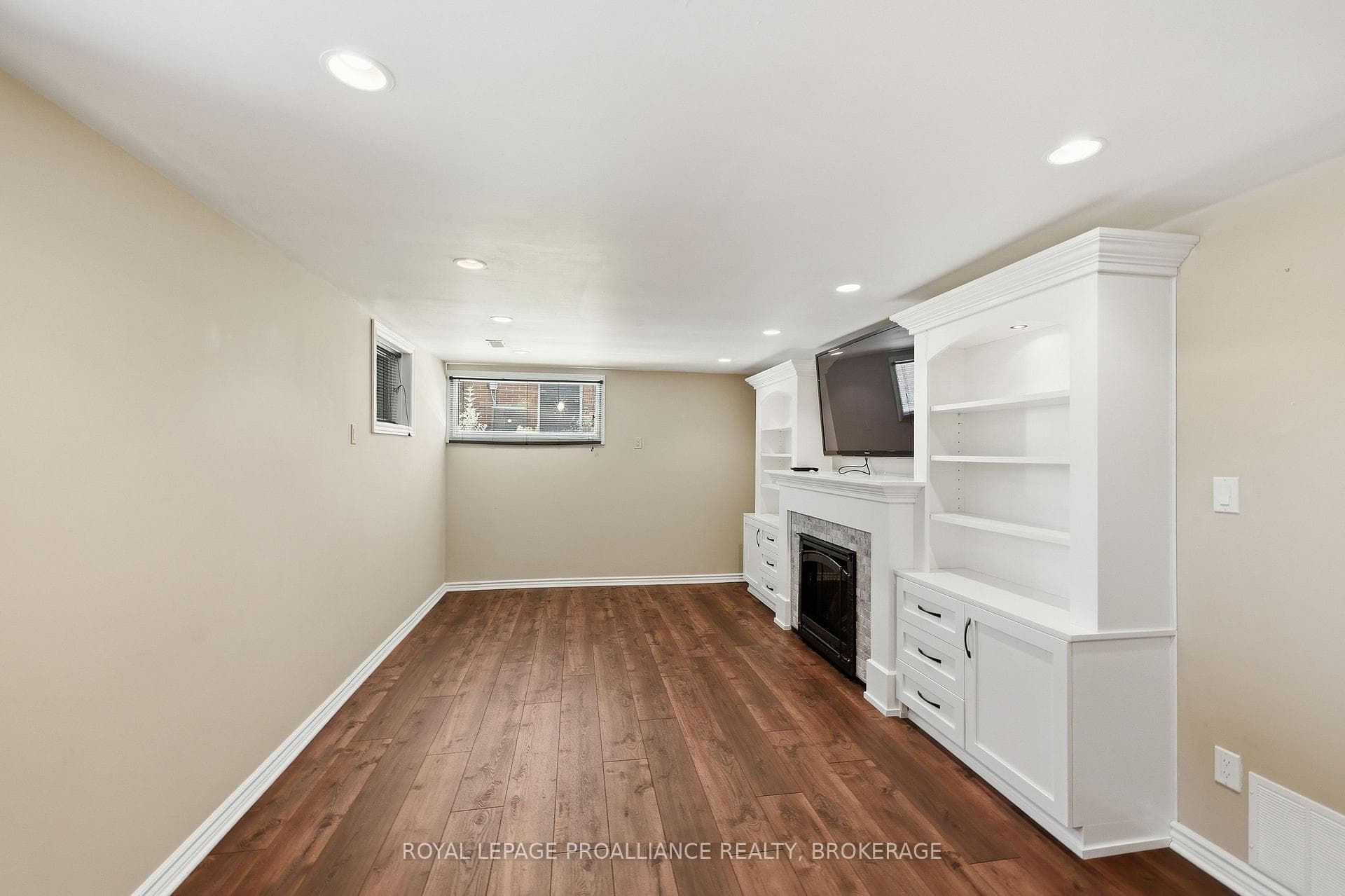 317 Avenue Road photo 50