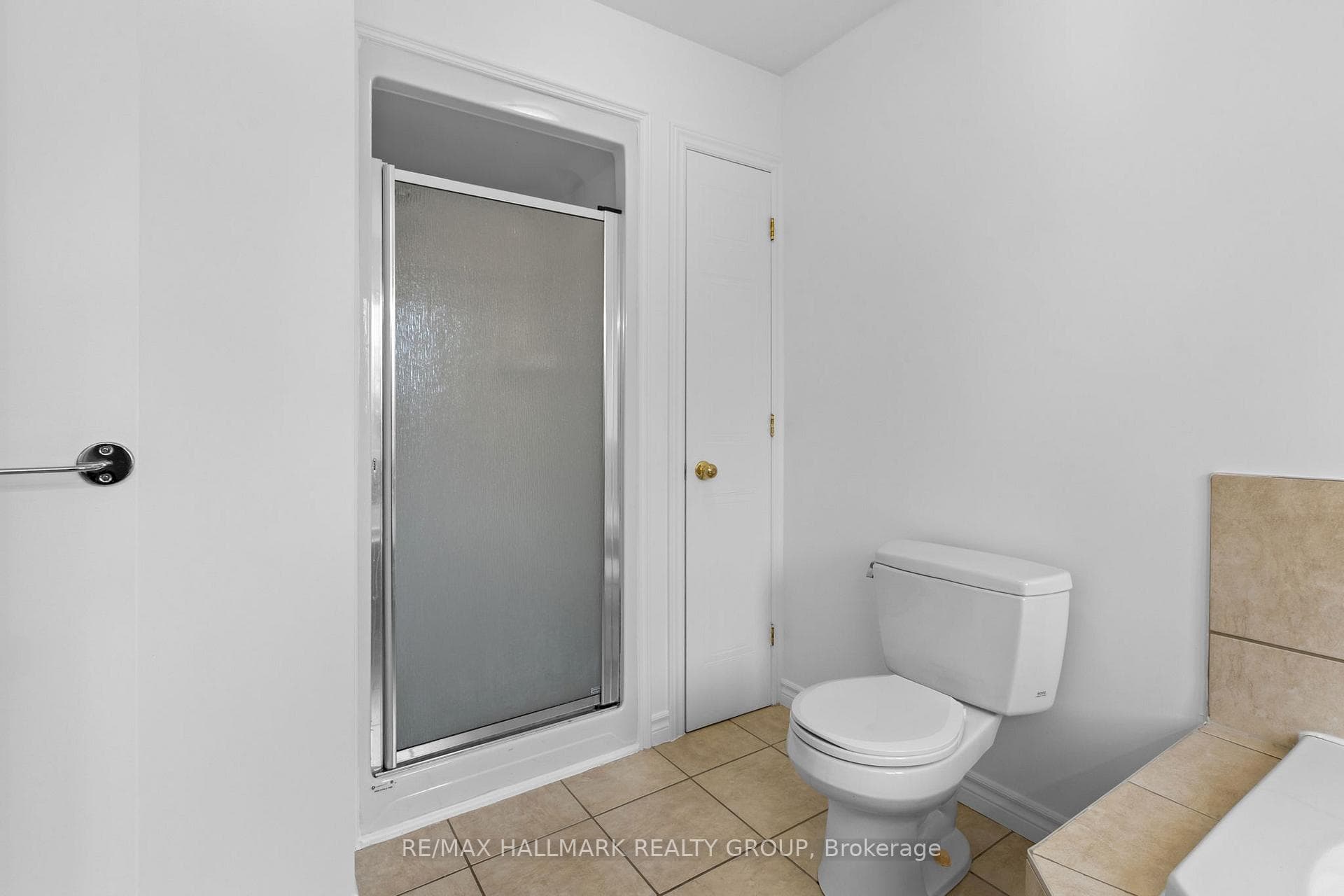 290 Maple Street photo 22