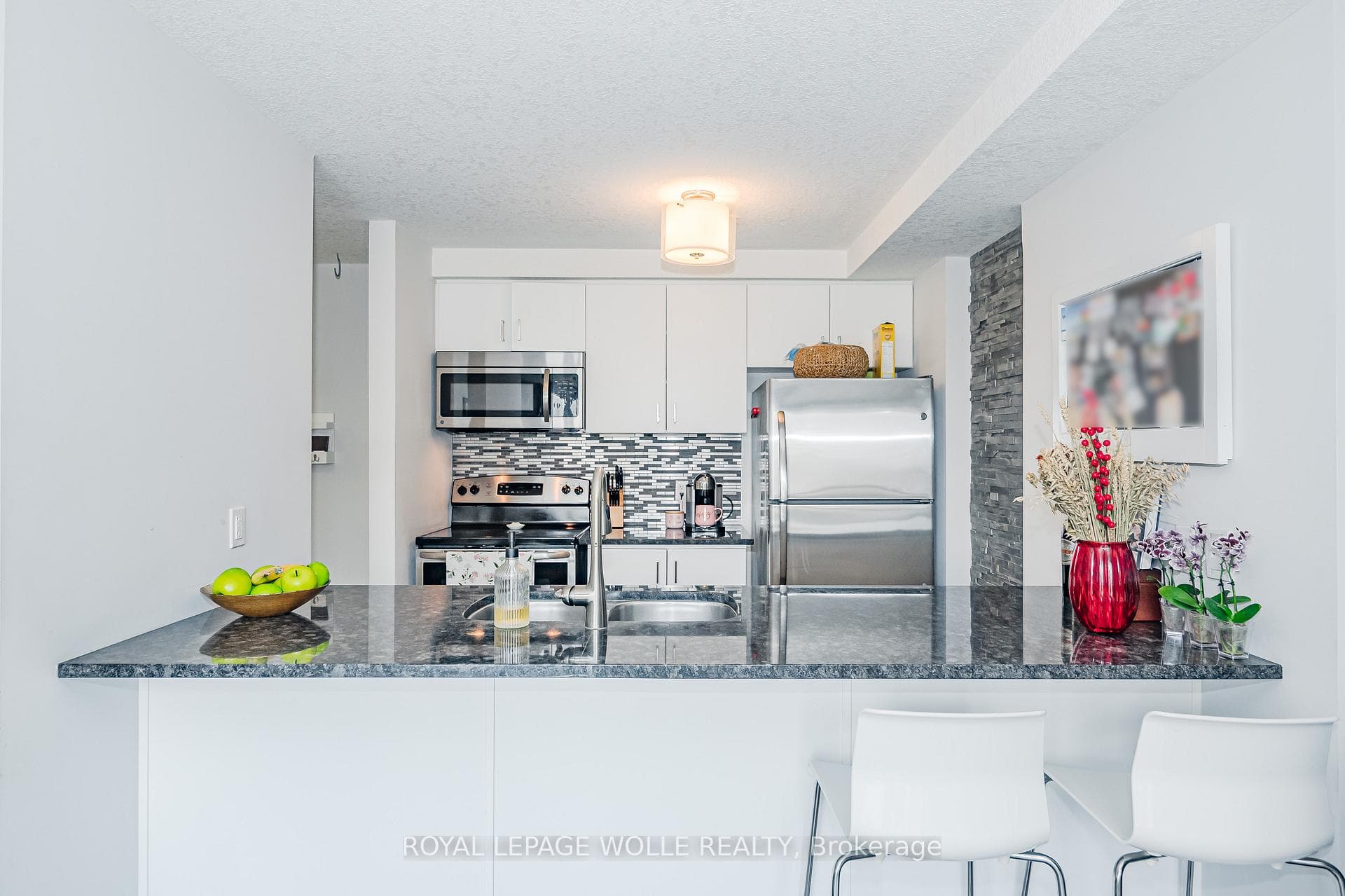 235 Rachel Crescent Unit E photo 5