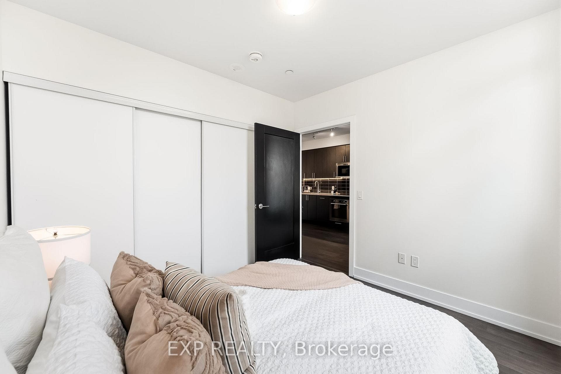 2550 Simcoe Street Unit 1713 photo 24