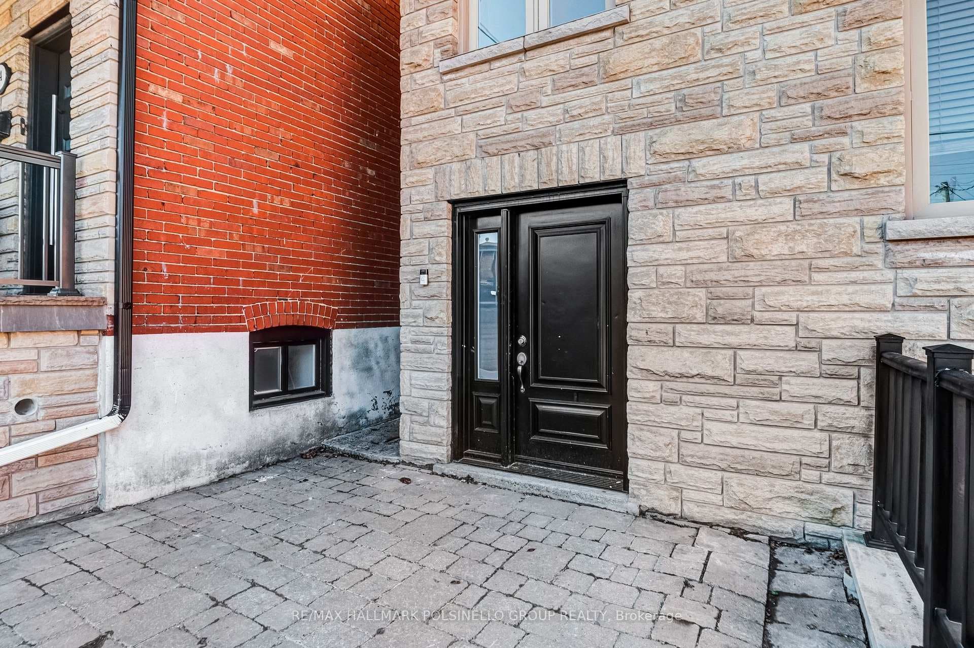 376 Blackthorn Avenue Unit Upper photo 4
