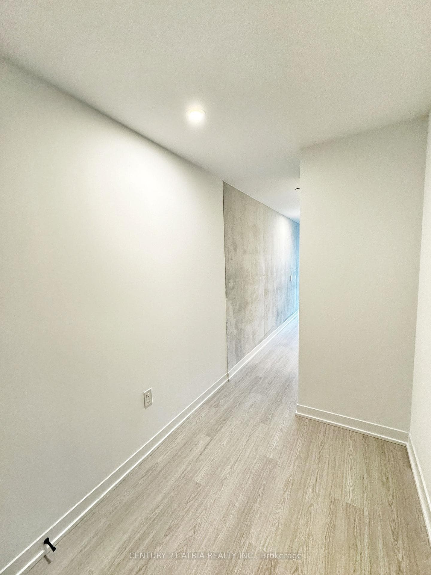 195 McCaul Street Unit 523 photo 6
