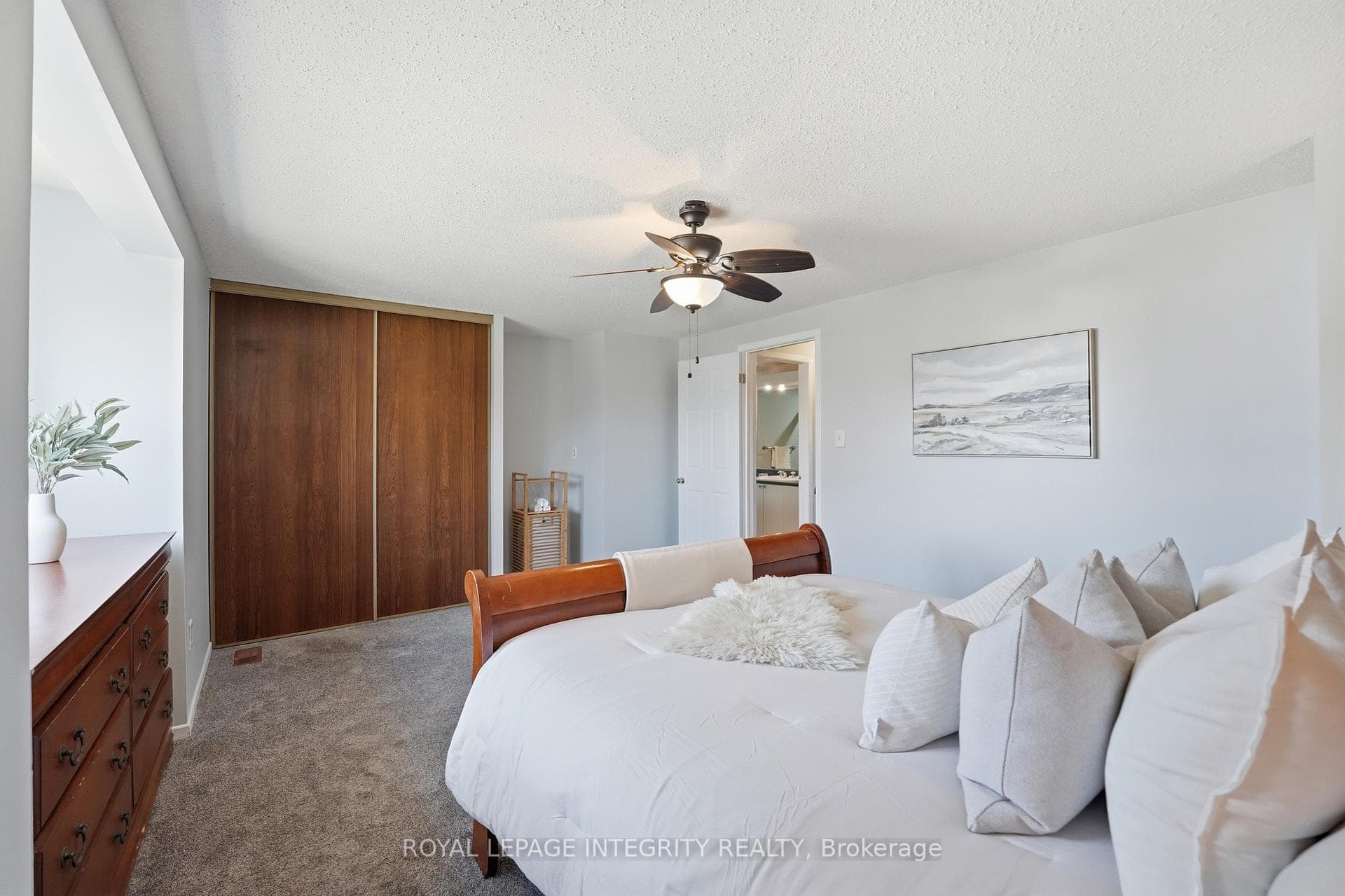 776 Vinette Crescent photo 15