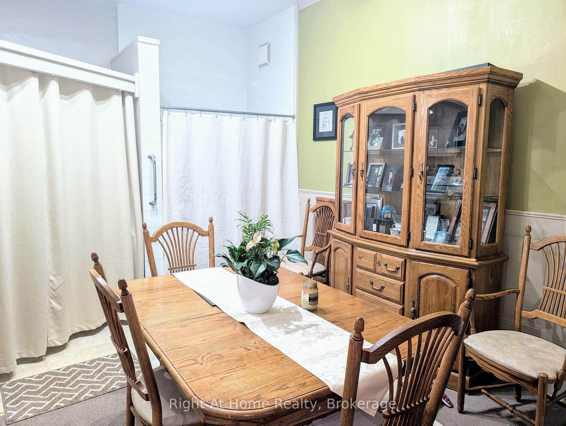 142 Douro St Street photo 6