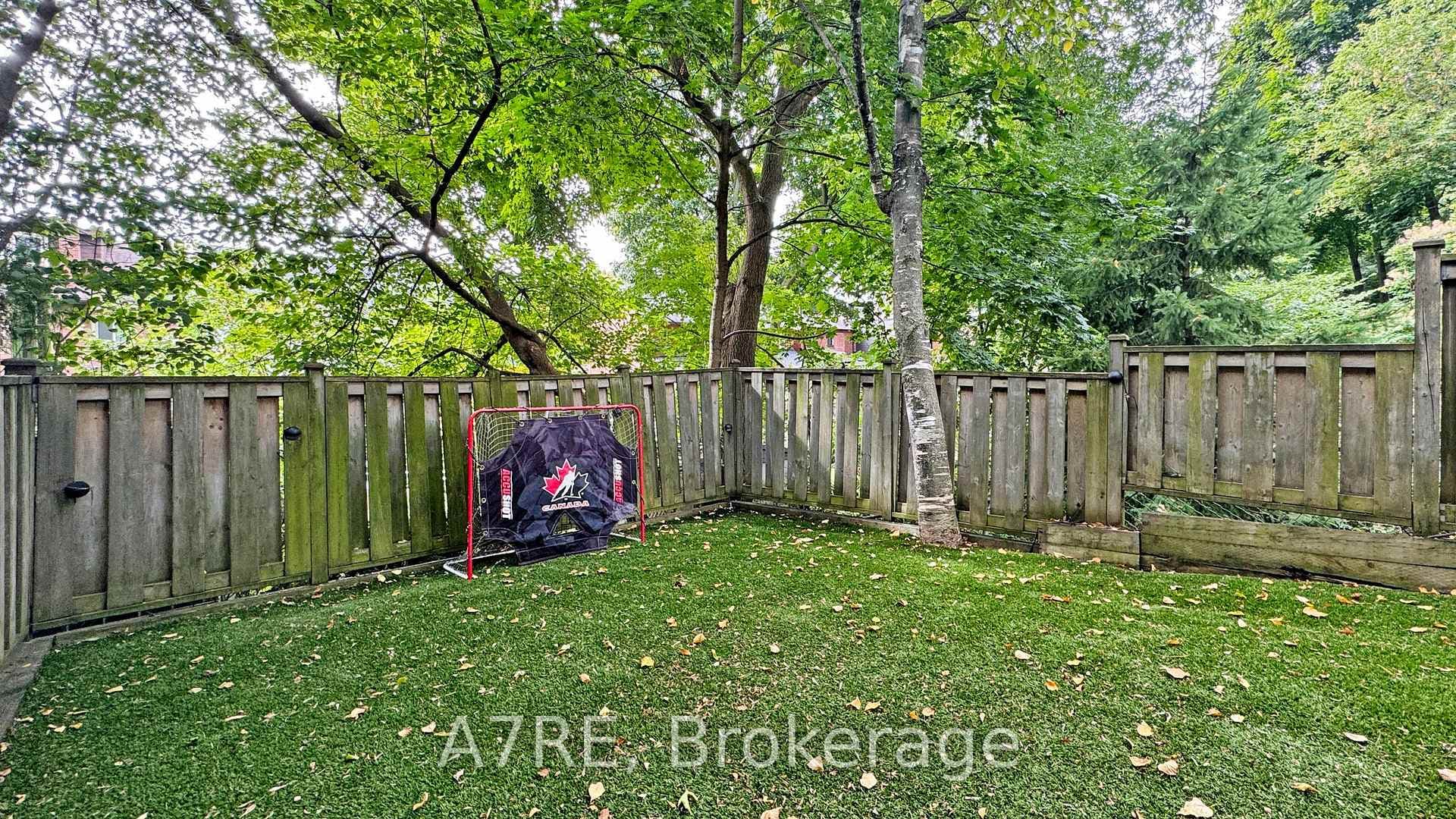 149 Castlefield Avenue photo 28