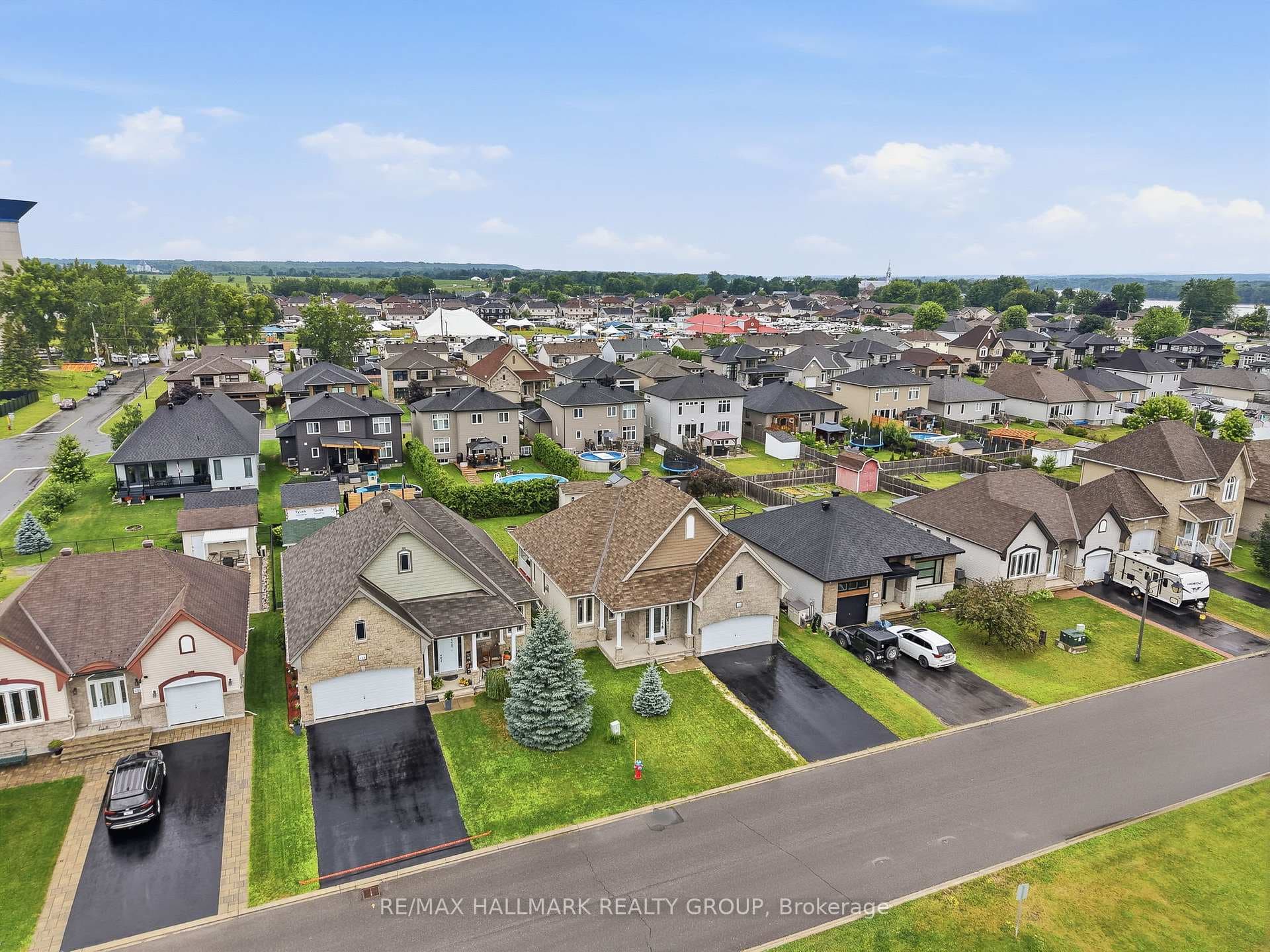 127 CASTEL Street photo 31