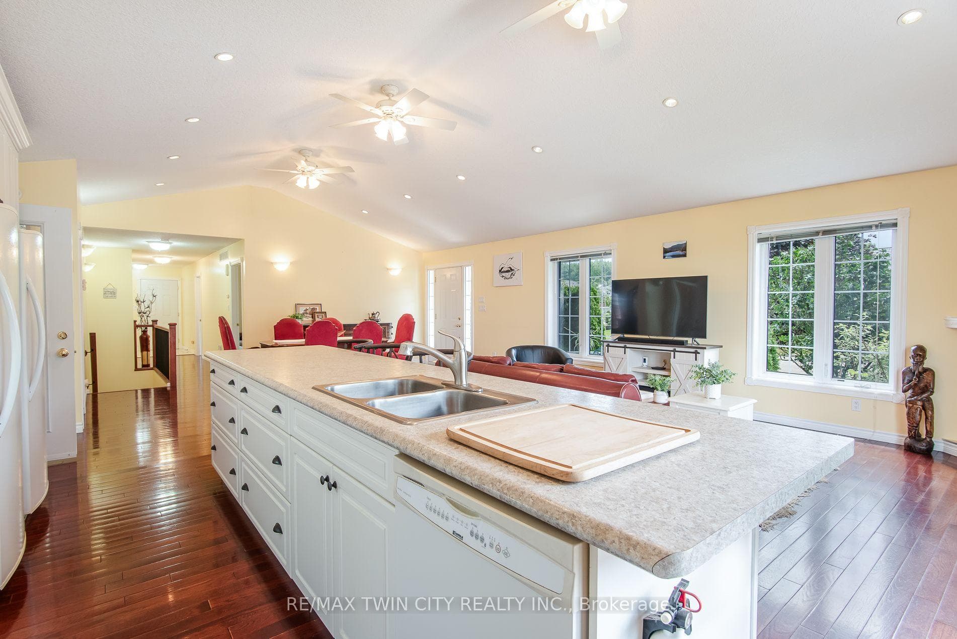 190 Laschinger Boulevard photo 10