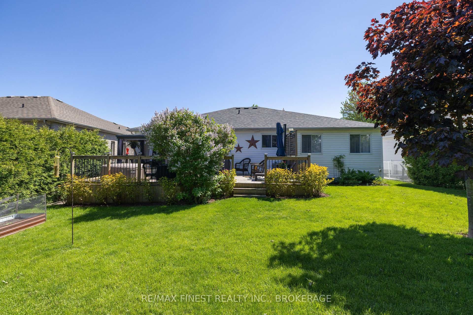 320 Friarhill Crescent photo 43