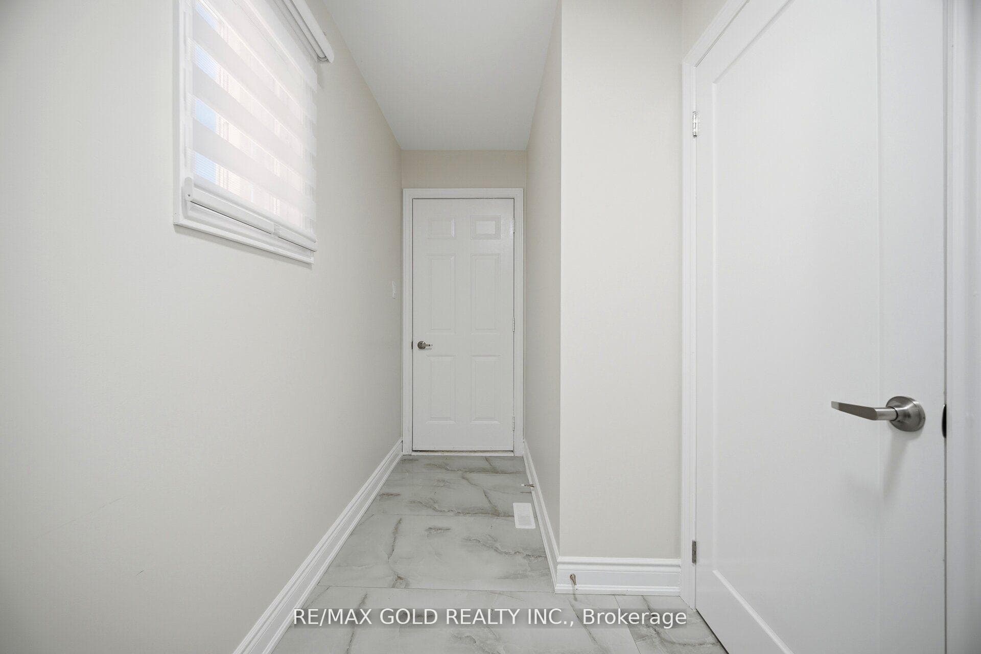 37 Lord Simcoe Drive photo 24