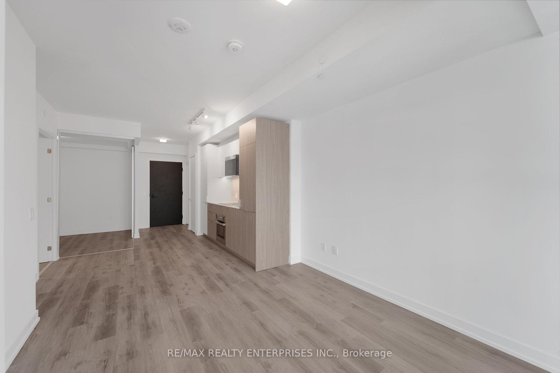 28 Eastern Avenue Unit 423 photo 8
