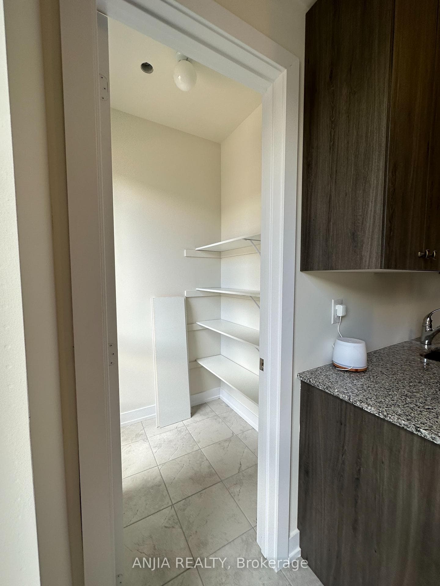 111 Stauffer Crescent photo 30