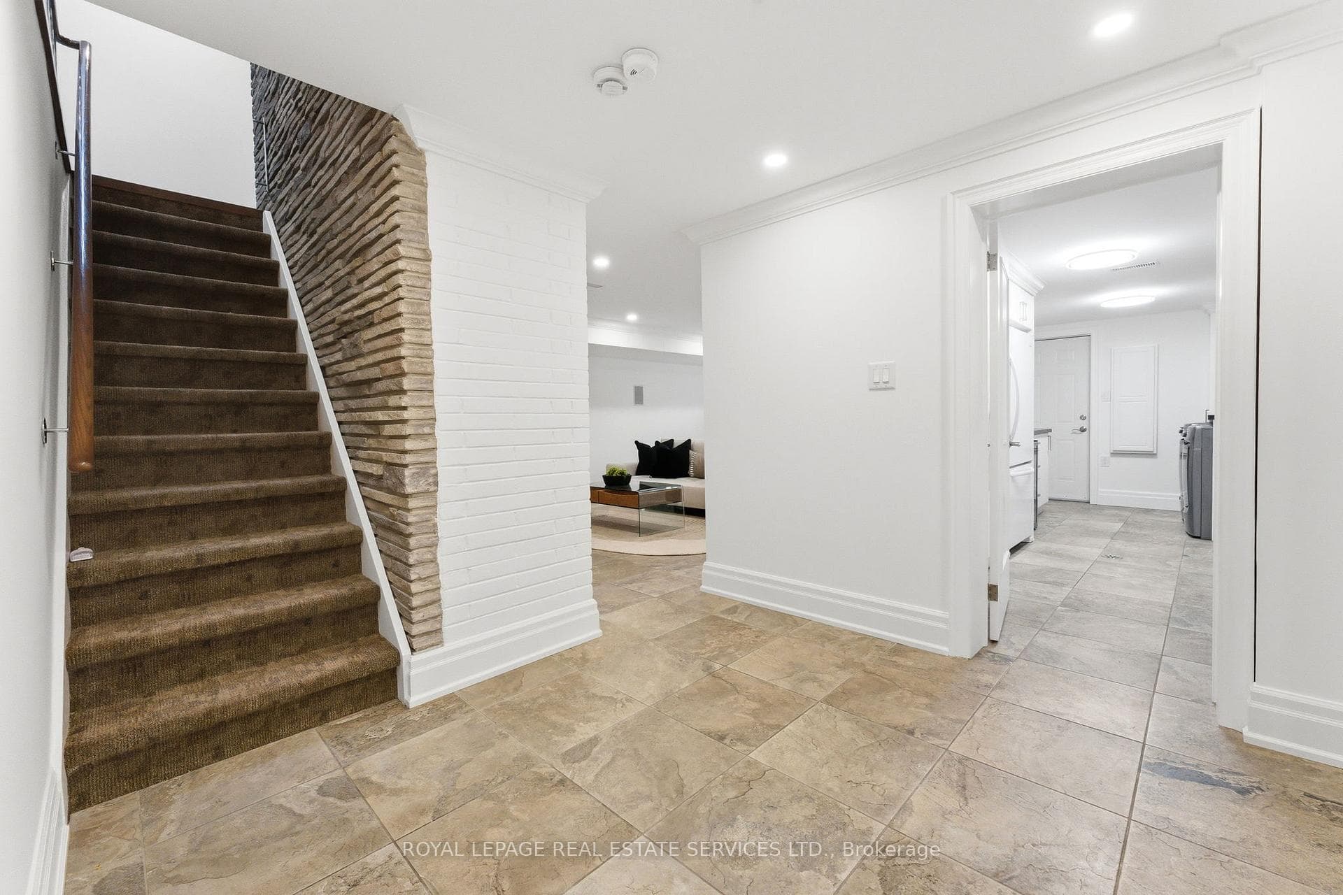 21 Princess Anne Crescent photo 24