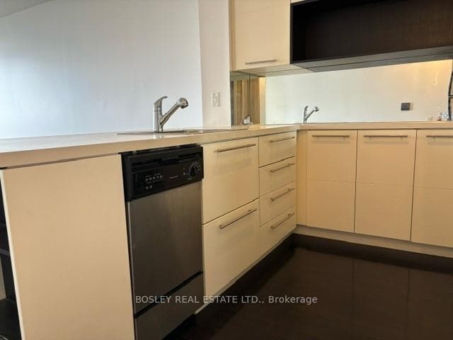 21 Carlton Street Unit 3009 photo 6