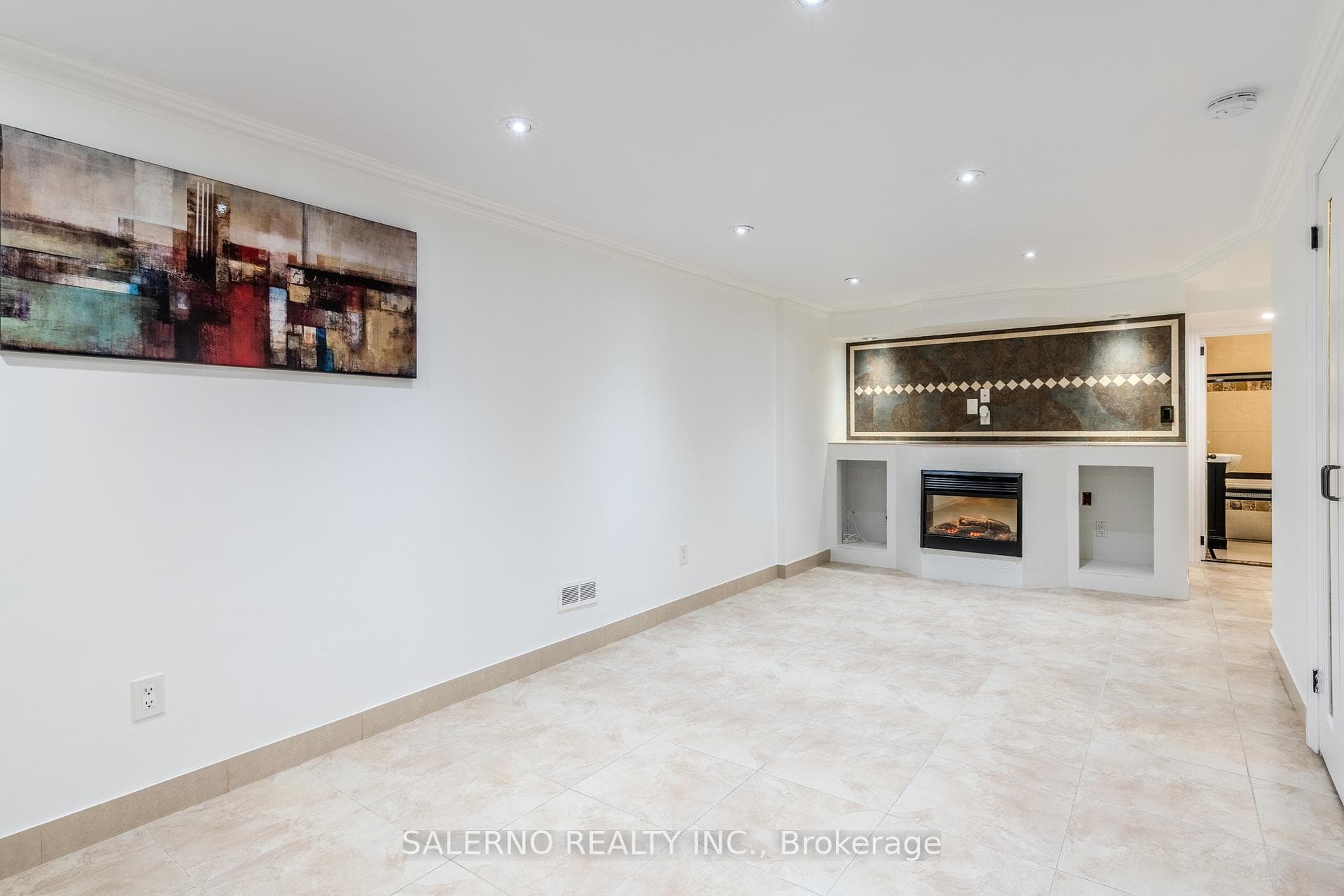 58 Carrick Avenue Unit Lower photo 12