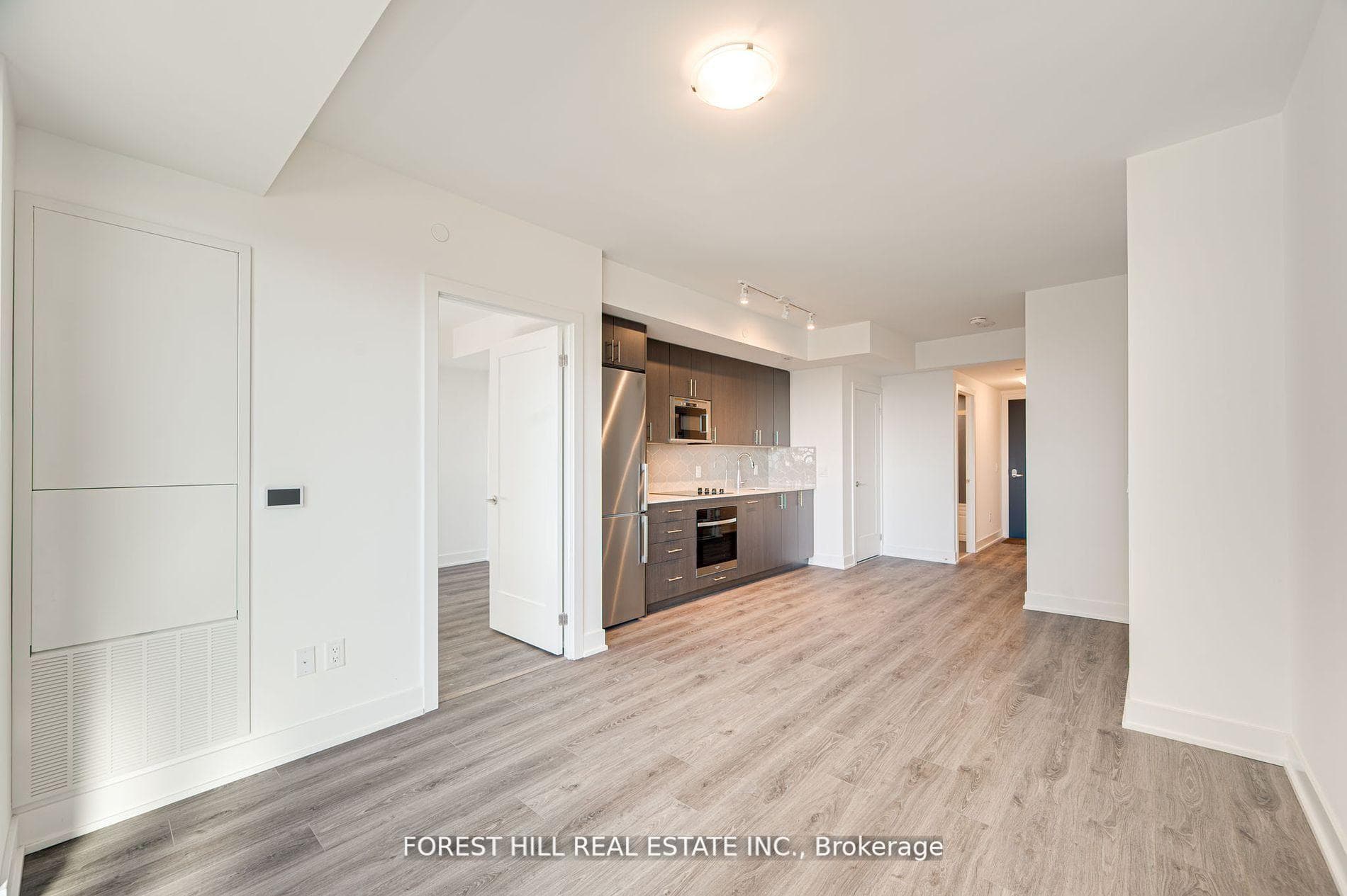 2545 Simcoe Street Unit 415 photo 9