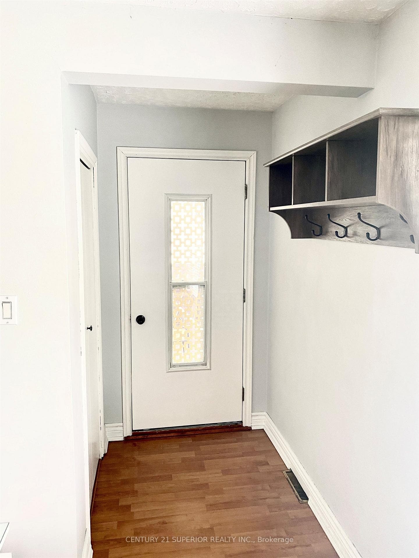 8 Mona Drive photo 4