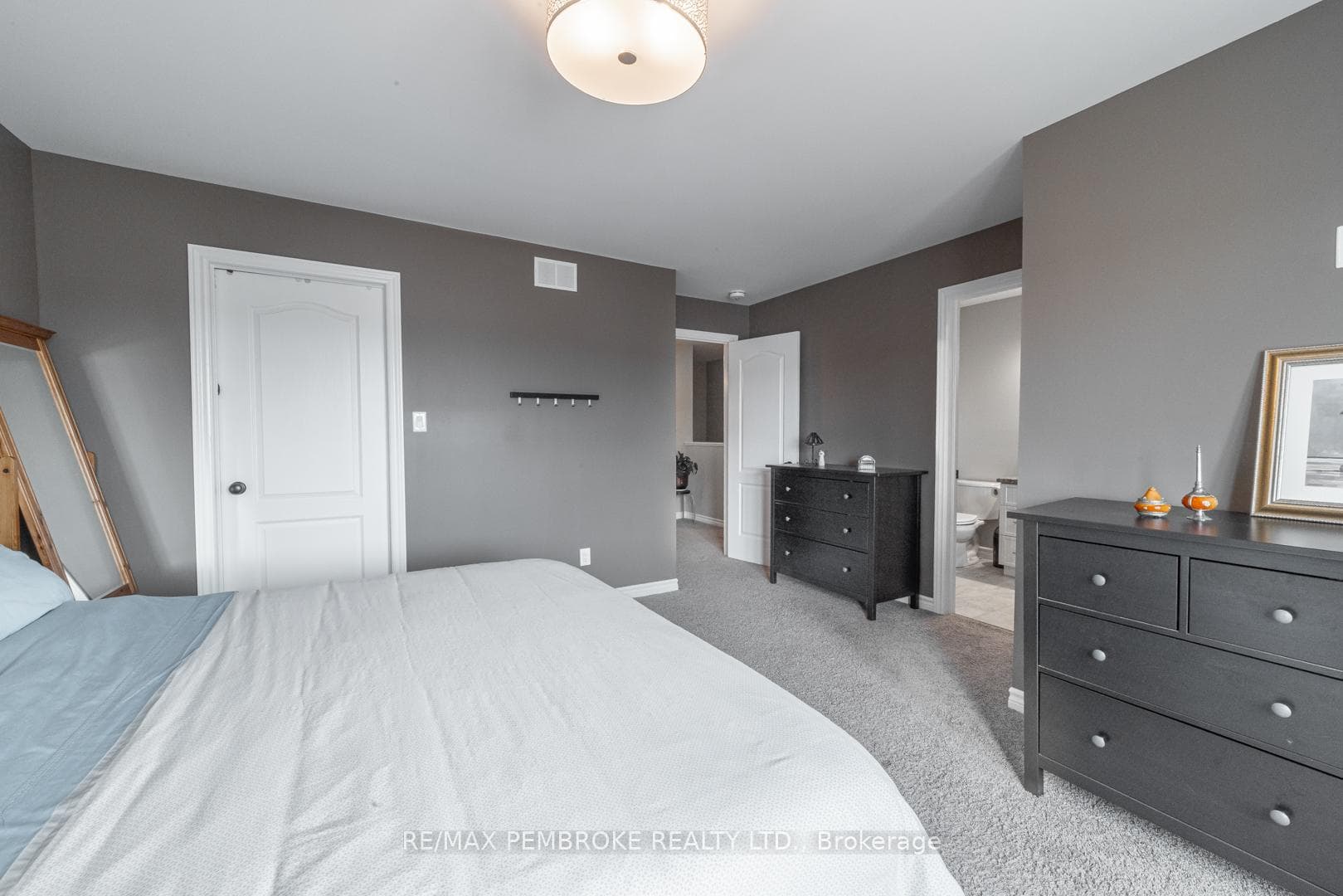 47 Winston Avenue photo 21