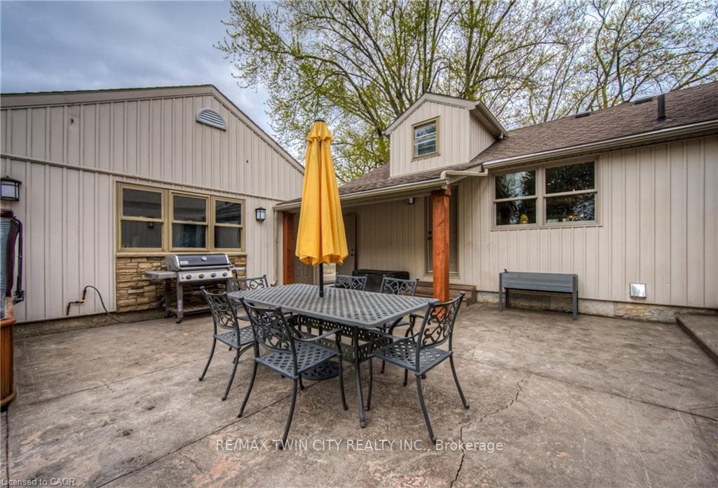 145 RIVERBANK Drive photo 38