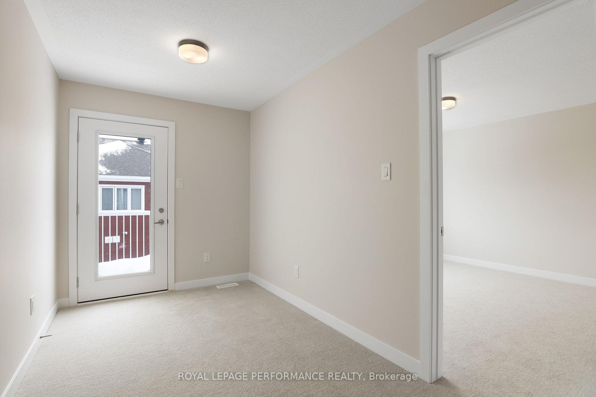 528 Oldenburg Avenue photo 16
