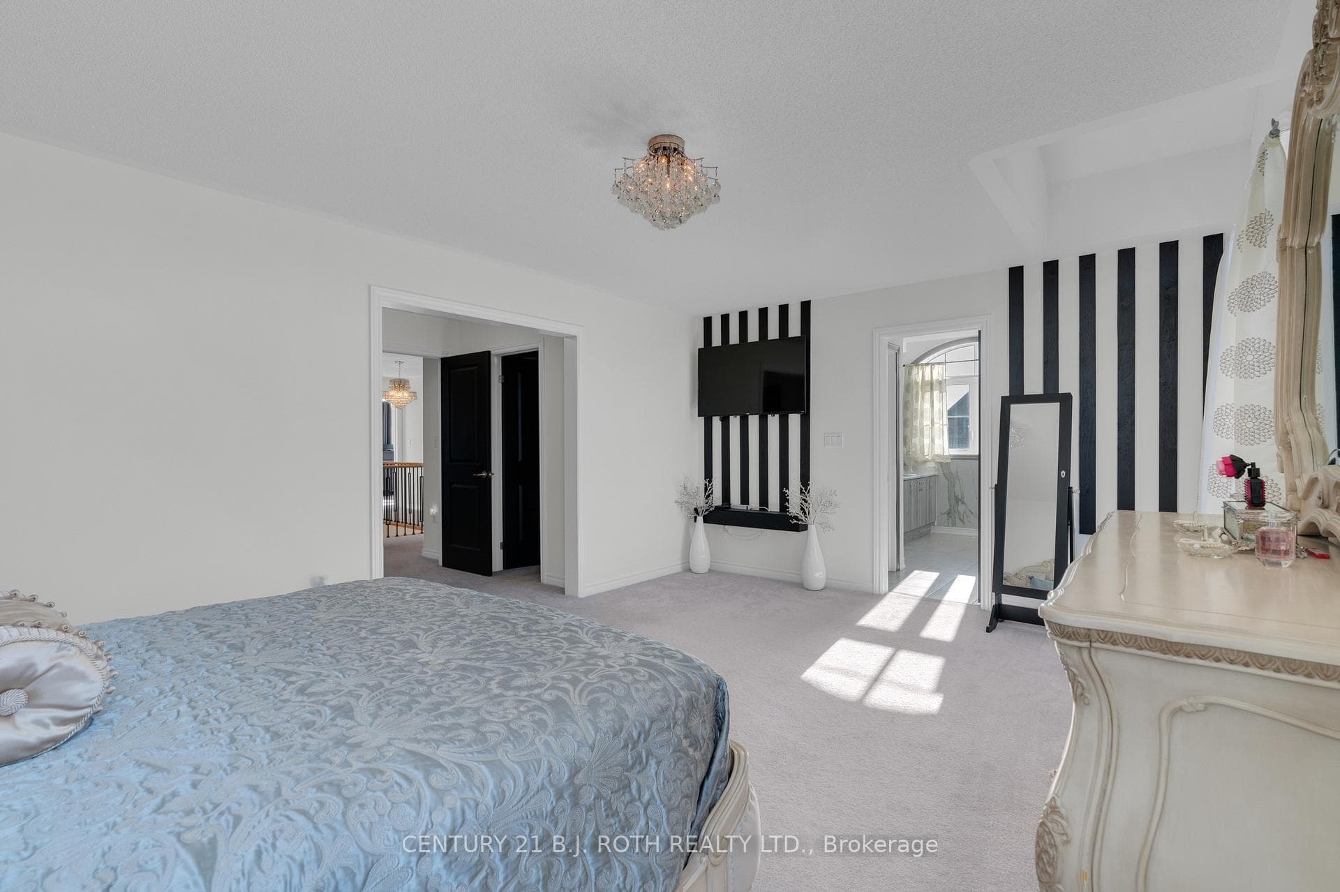 1056 Wickham Road photo 29