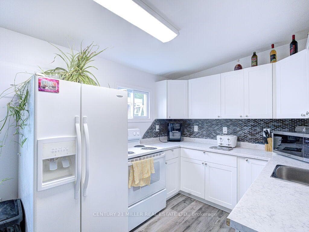 154 Luscombe Street photo 13