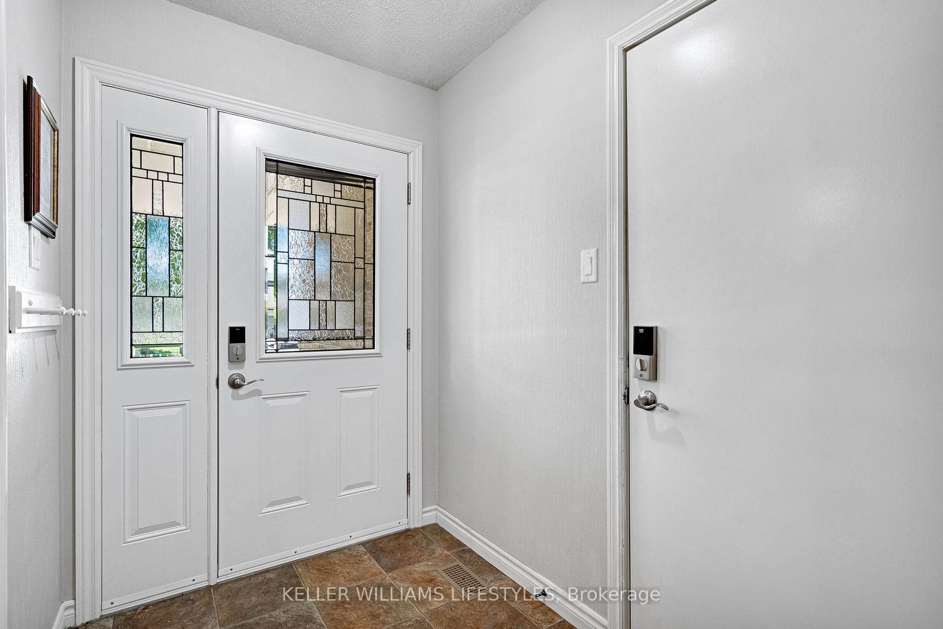 115 Acorn Crescent photo 4