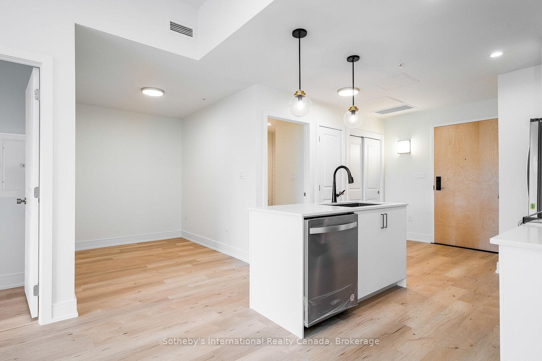121 Mary Street Unit 221 photo 2