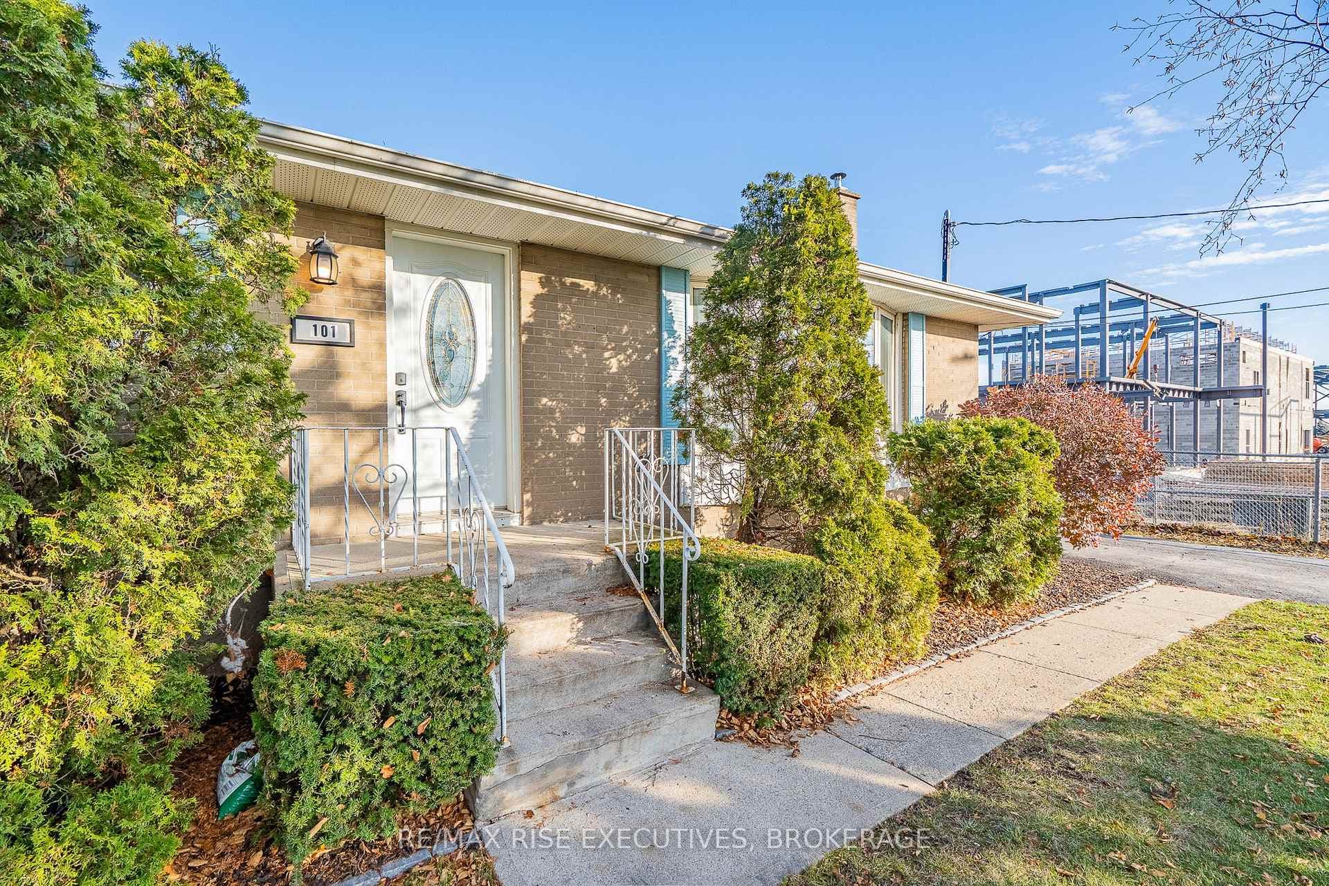 101 Park Crescent photo 2