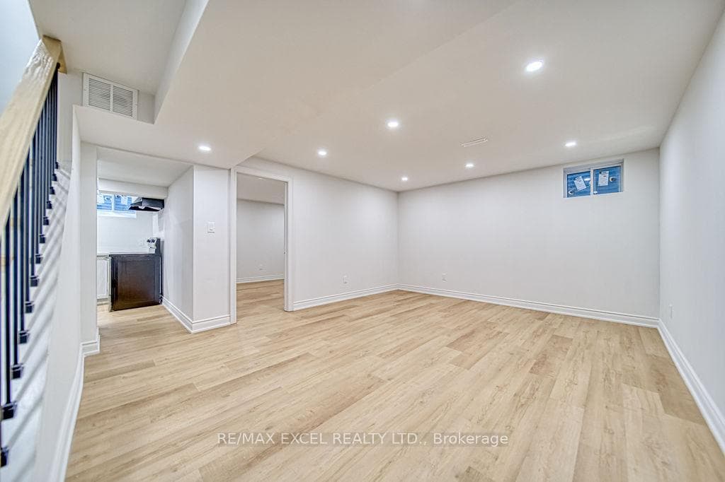 24 Bridlewood Boulevard photo 27