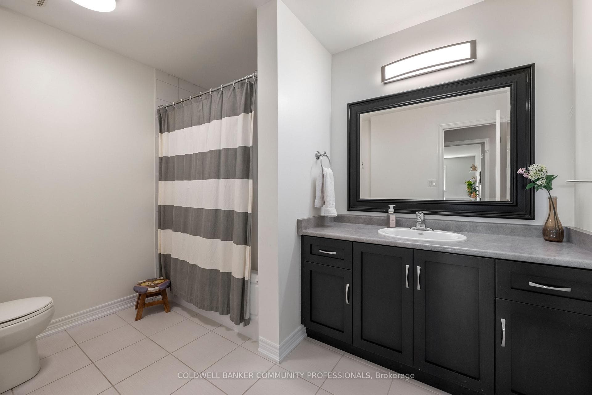 53 Redfern Avenue Unit 2 photo 26