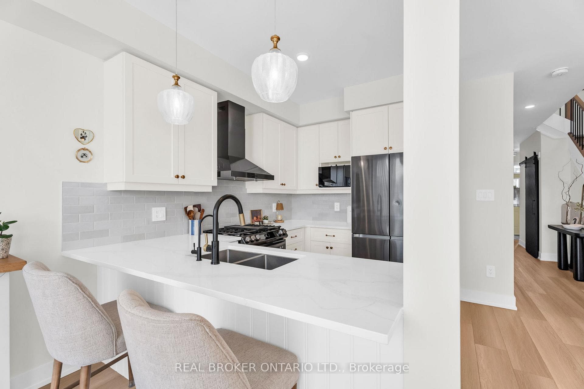 690 Broadway N/A Unit 22 photo 9