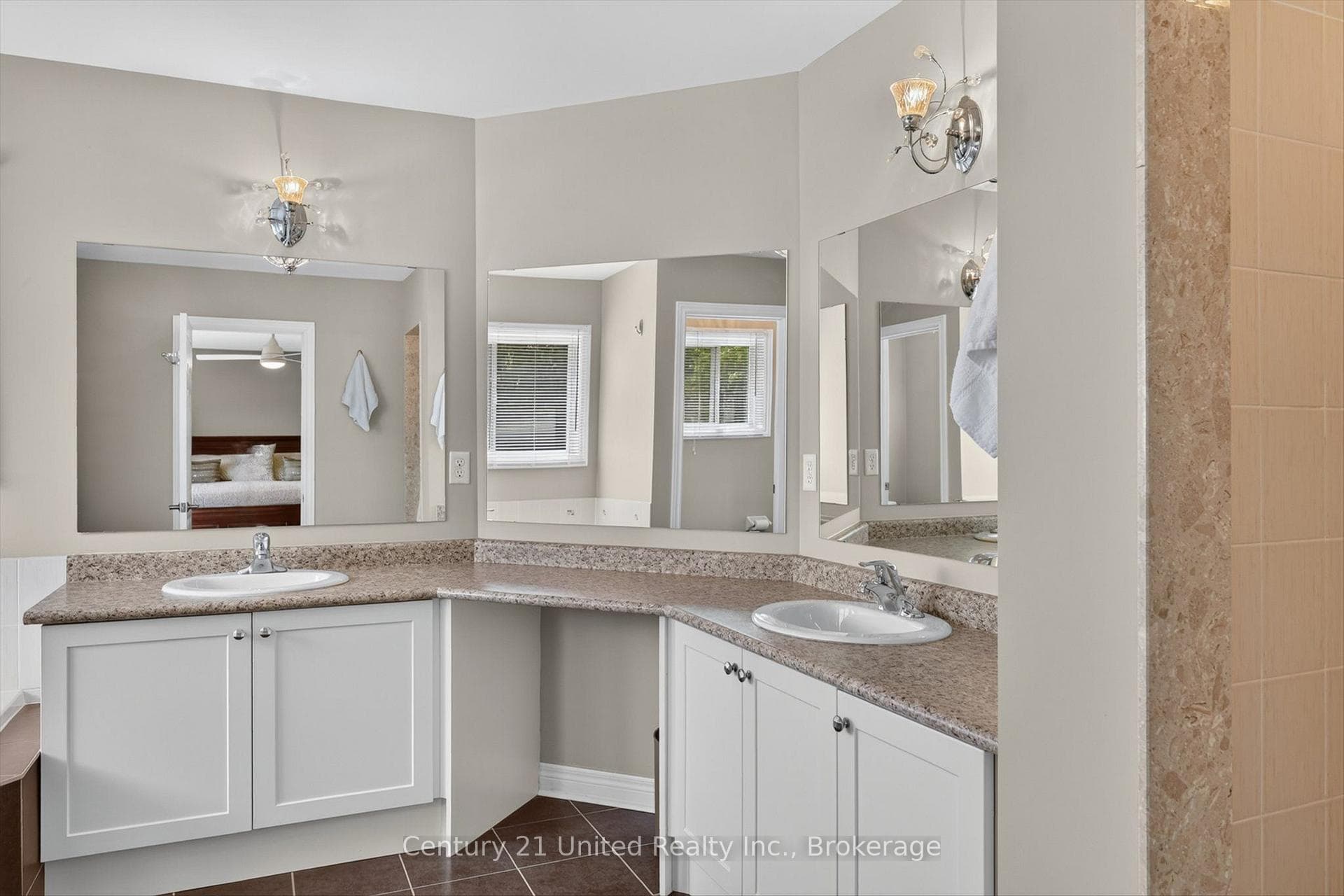 1184 Scollard Drive photo 27