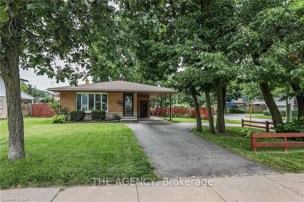 4492 DORCHESTER Road photo 1