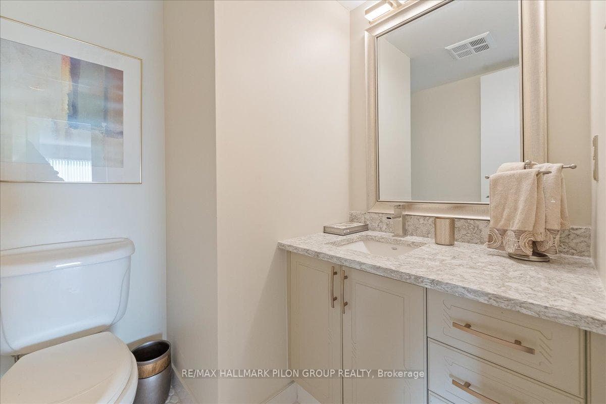 545 ST LAURENT Boulevard Unit 1105 photo 18