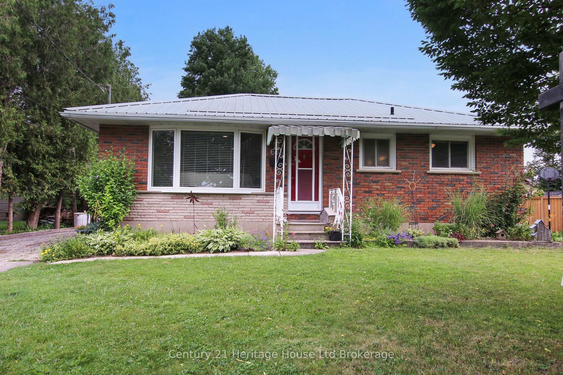 683 College Avenue photo 3