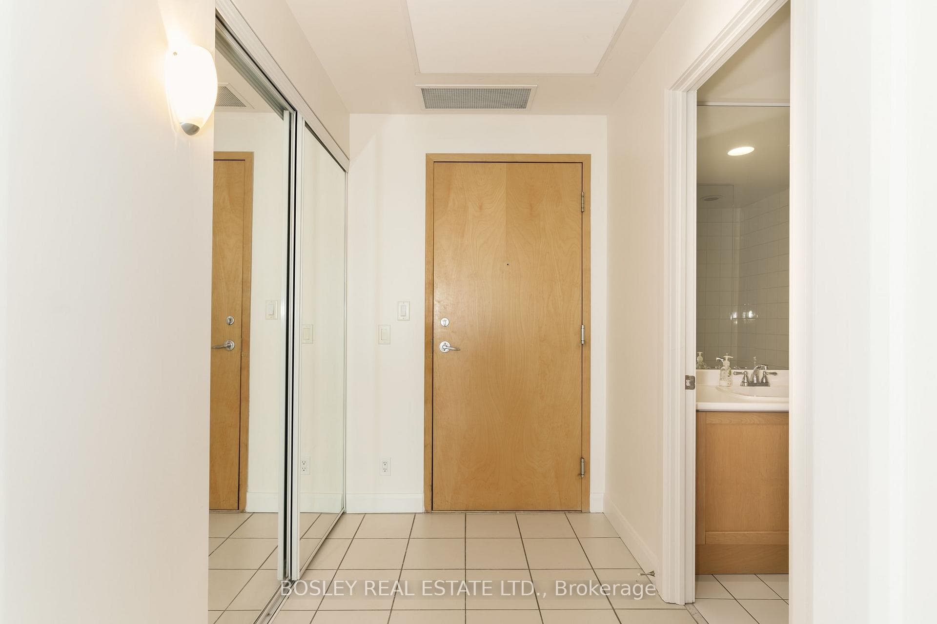700 King Street Unit 1212 photo 4
