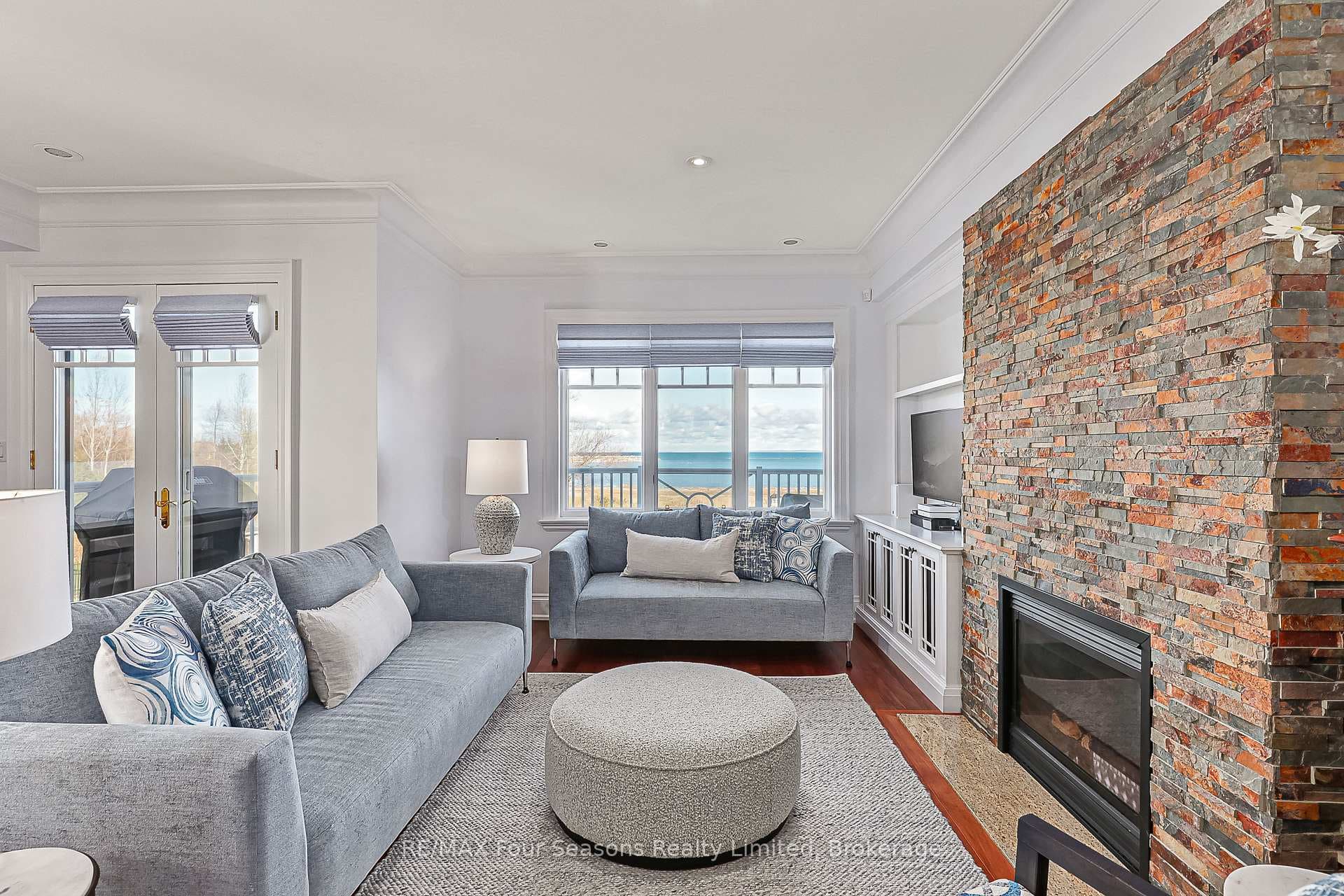 40 Trott Boulevard Unit 306 photo 6