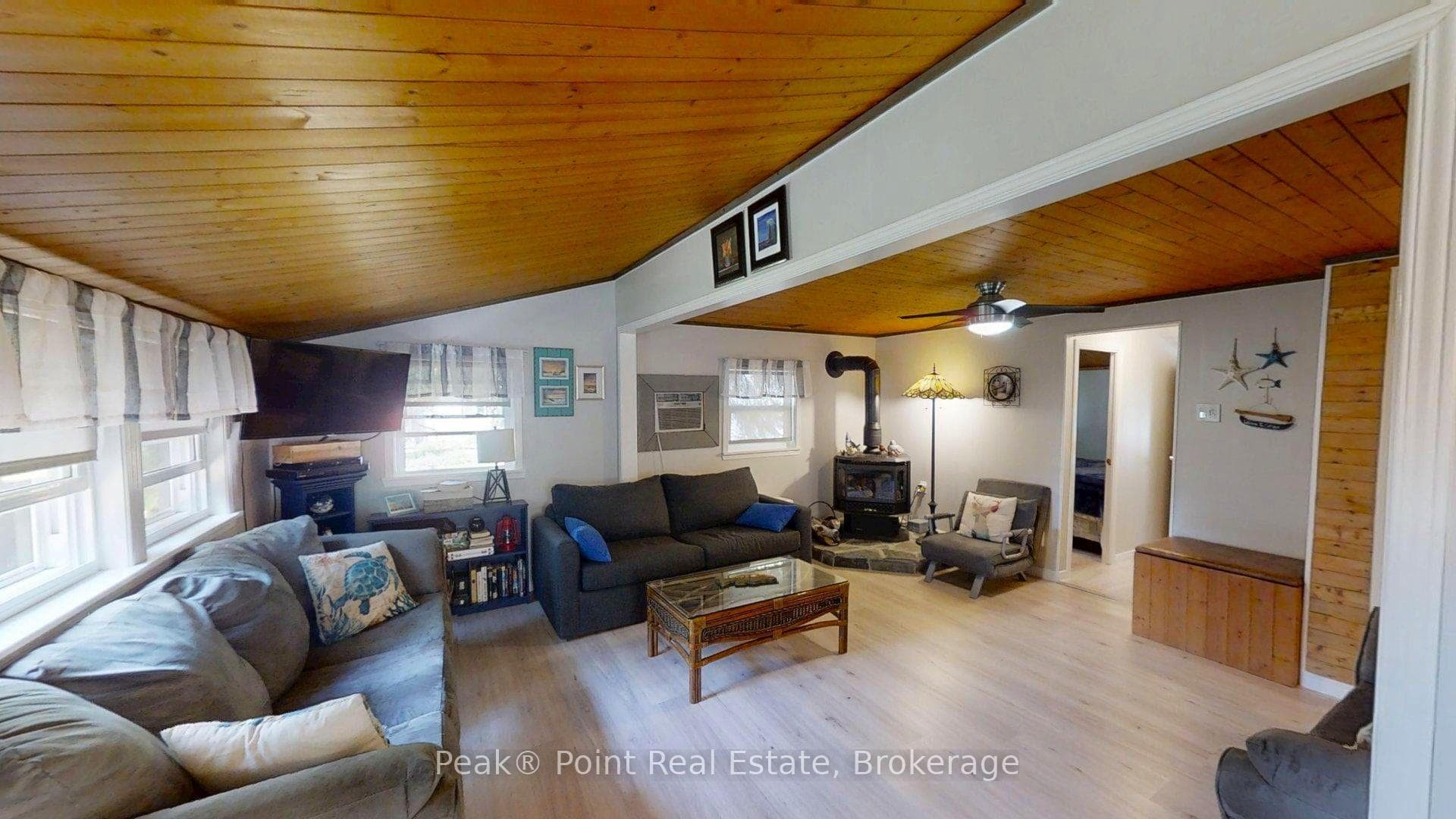 36 Barrie Avenue photo 23