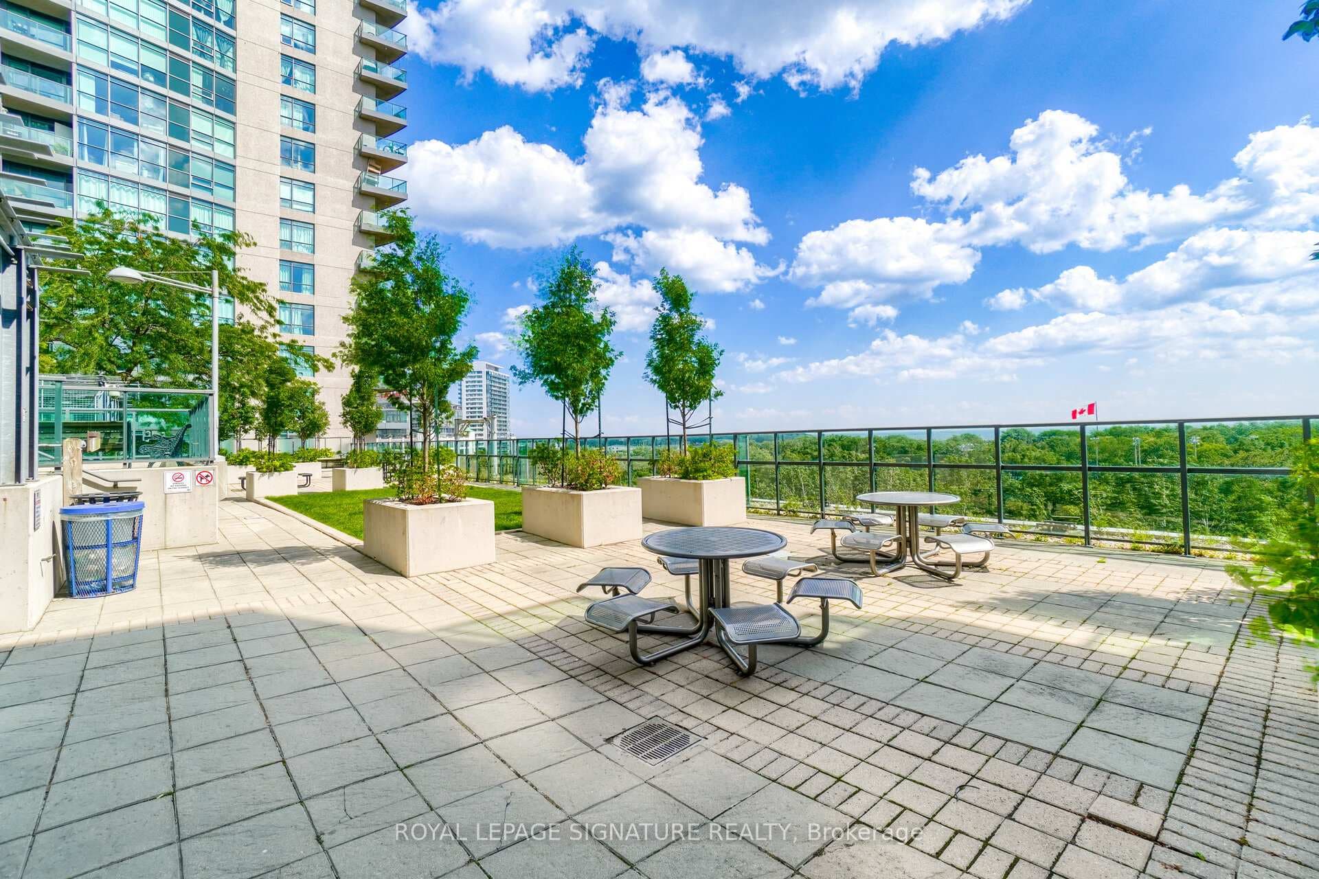 231 Fort York Boulevard Unit 729 photo 18