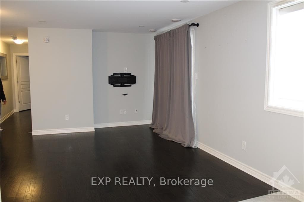 360 TRIBECA Unit 1 photo 5