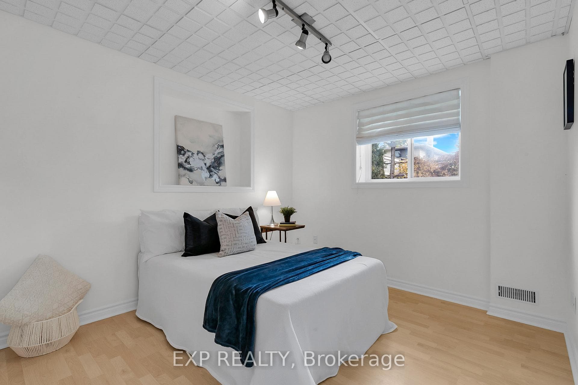 260 Forfar Street photo 30