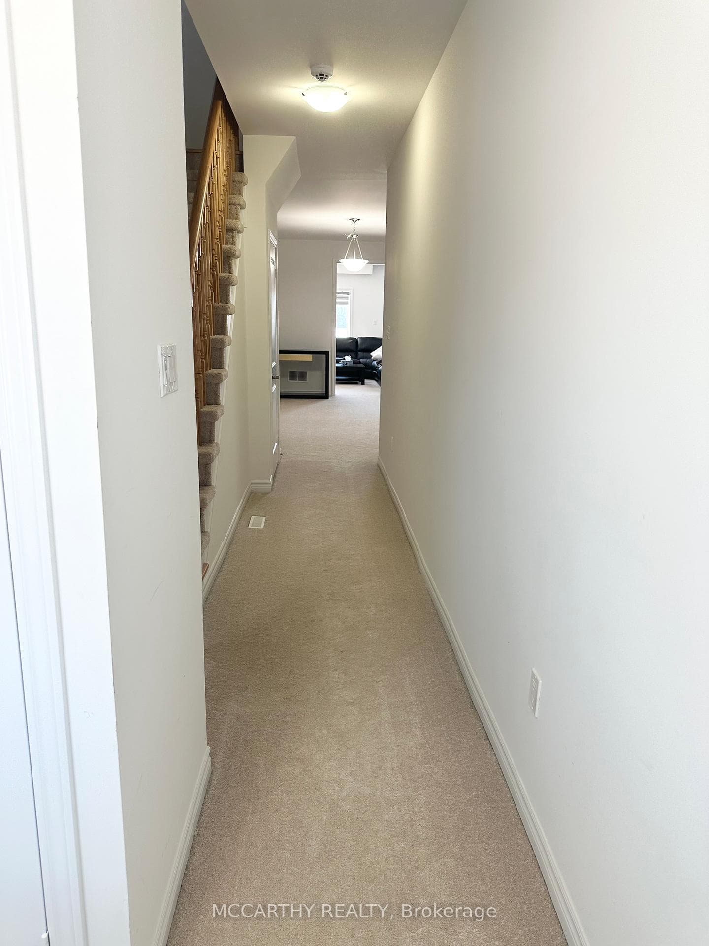 311 Ridley Crescent photo 4