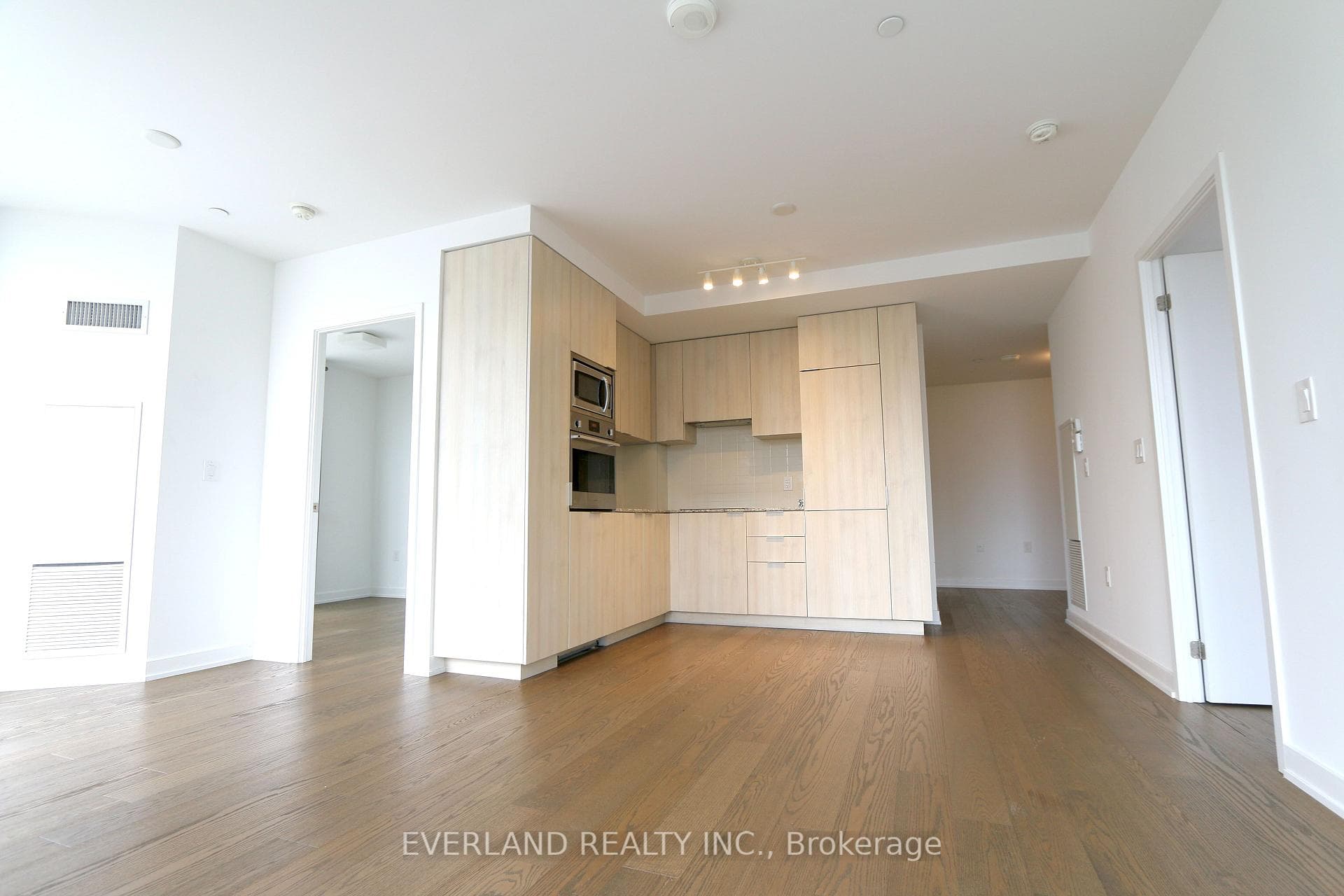 11 Wellesley Street Unit 703 photo 3