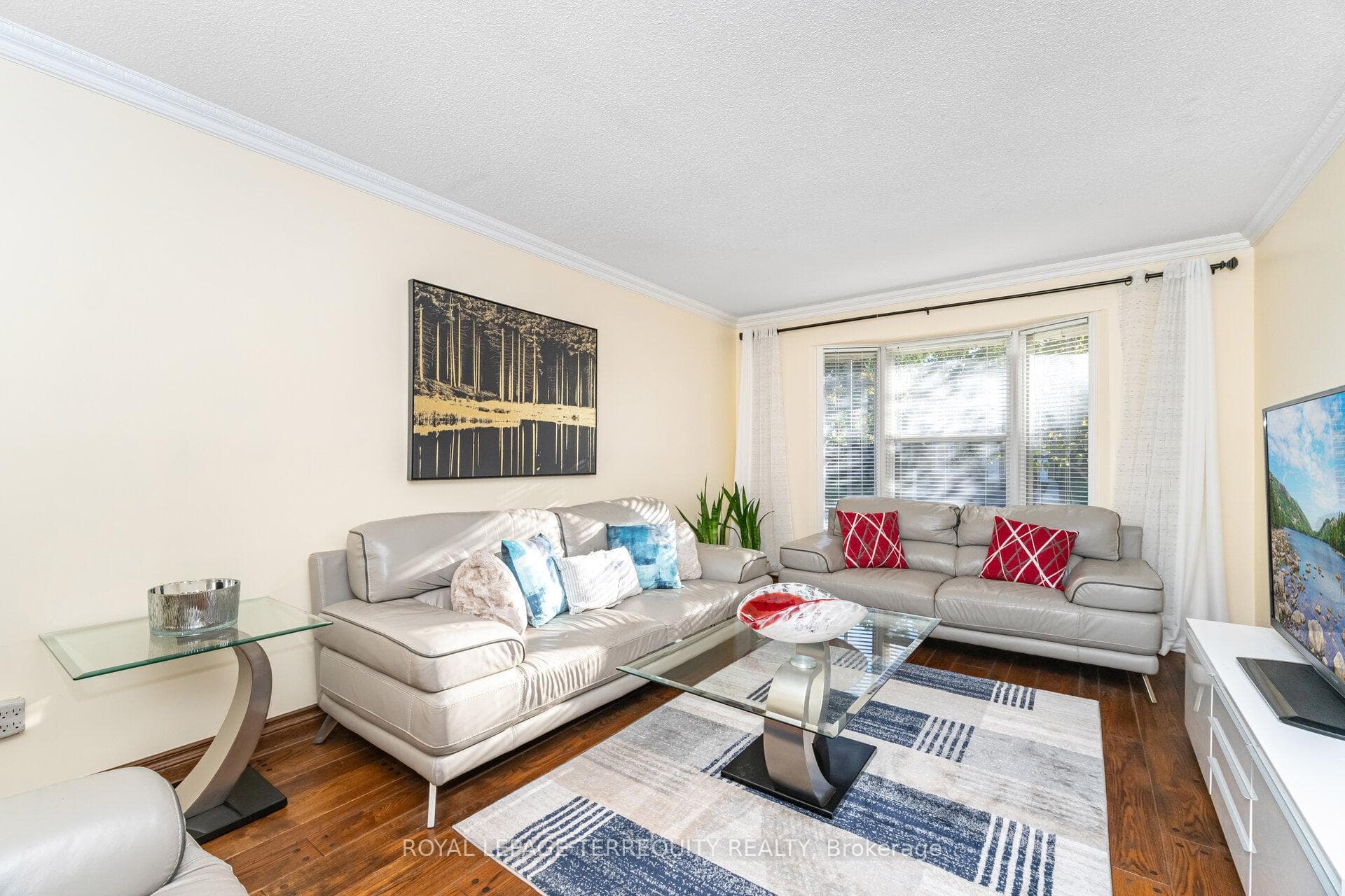 4085 Wheelwright Crescent photo 5