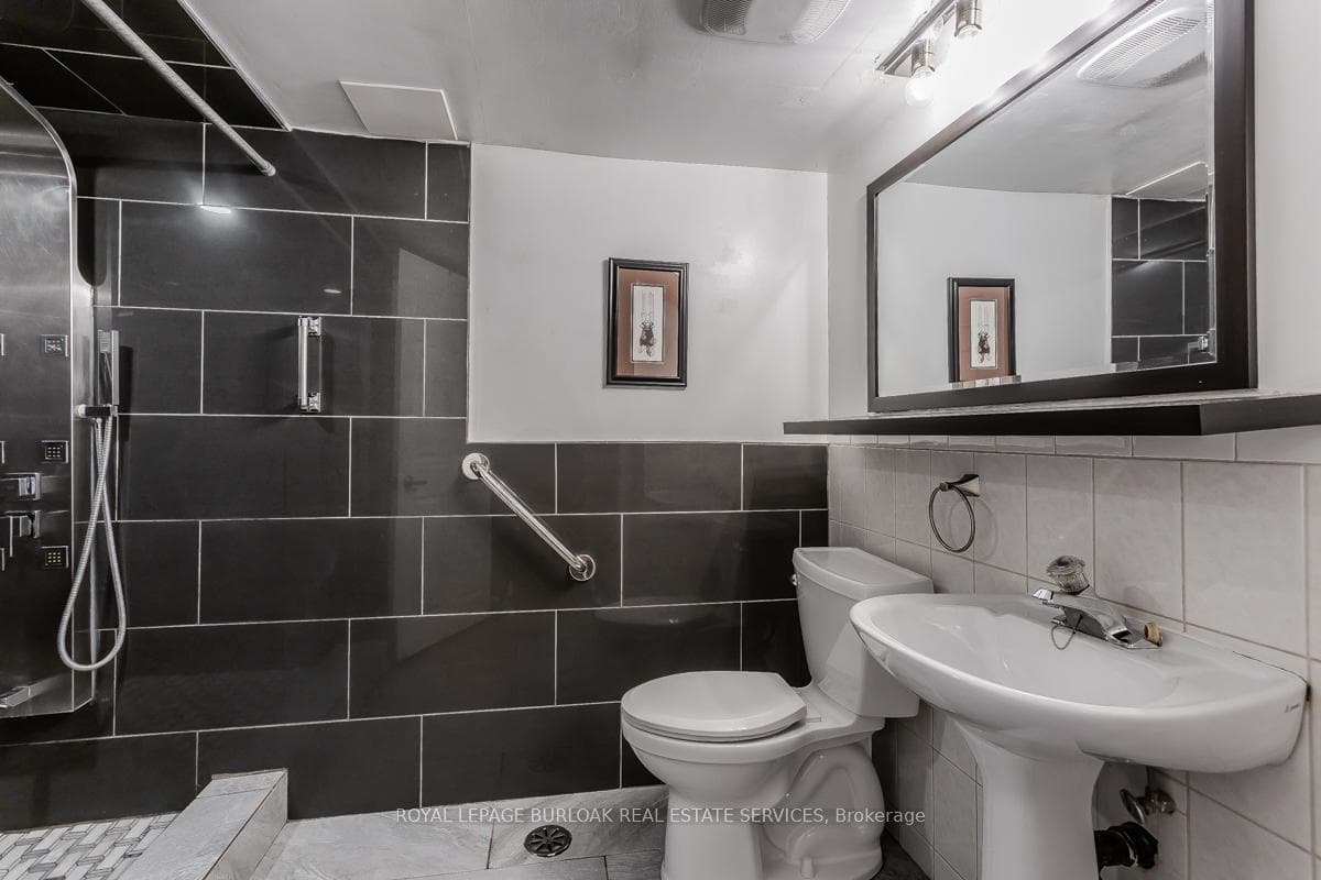 2074 Mountain Grove Avenue photo 32