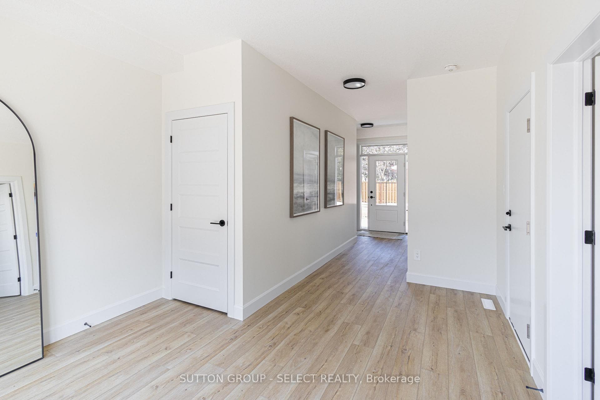 233 Upper Queen Street Unit 4 photo 3